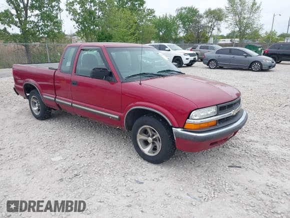 ✅ 2000 Chevrolet S-10 Fleet • VIN: 1GCCS195XYK292168 • Лот: 42290438. Опубликован ранее на IAAI с пробегом 244 556 миль. Бесплатный доступ к архиву аукционных продаж из США и подробный отчёт об истории автомобиля на DreamBid. Изображение 1.