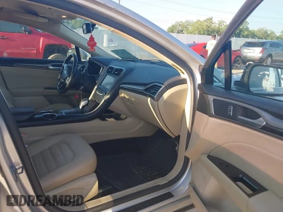 ✅ 2013 Ford Fusion SE • VIN: 3FA6P0HR6DR350611 • Lot: 43180828. Wystawiony na IAAI z przebiegiem 162 399 mil. Bezpłatny archiwum sprzedaży aukcyjnych z USA i szczegółowy raport historii pojazdu na DreamBid. Zdjęcie 5.