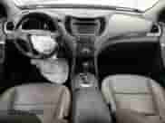 ✅ 2017 Hyundai Santa Fe 2.4L • VIN: 5NMZUDLB1HH002383 • Lot: 39117593. Wystawiony na Copart z przebiegiem Nie podano mil. Skorzystaj z bezpłatnego archiwum sprzedaży aukcyjnych z USA i zobacz szczegółowy raport historii pojazdu na DreamBid. Zdjęcie 8.