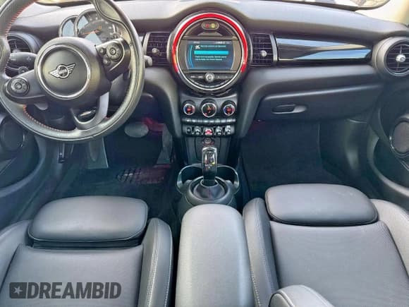 ✅ 2020 MINI Hardtop 4 Door Cooper S • VIN: WMWXU9C0XL2L64693 • Lot: 91358245. Wystawiony na Copart z przebiegiem 53 160 mil. Bezpłatny archiwum sprzedaży aukcyjnych z USA i szczegółowy raport historii pojazdu na DreamBid. Zdjęcie 9.