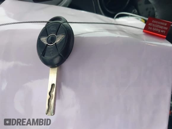 ✅ 2006 MINI Convertible • VIN: WMWRF33576TF64041 • Lot: 43548841. Wystawiony na IAAI z przebiegiem 102 550 mil. Bezpłatny archiwum sprzedaży aukcyjnych z USA i szczegółowy raport historii pojazdu na DreamBid. Zdjęcie 11.