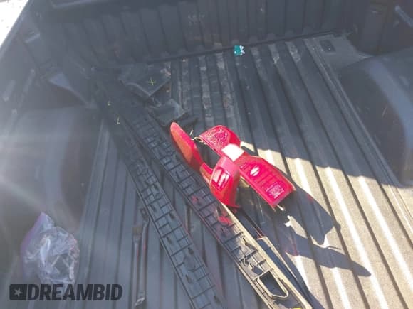 ✅ 2023 Chevrolet Silverado 1500 LT • VIN: 3GCPDKEK4PG242403 • Lot: 43205587. Wystawiony na IAAI z przebiegiem 19 106 mil. Bezpłatny archiwum sprzedaży aukcyjnych z USA i szczegółowy raport historii pojazdu na DreamBid. Zdjęcie 12.