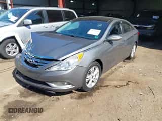 2013 Hyundai Sonata SE with VIN 5NPEC4ACXDH678597, listed as a IAAI auction lot 43338042 with 96,096 mi miles and . Bid and sale history available at DreamBid. Image 2.