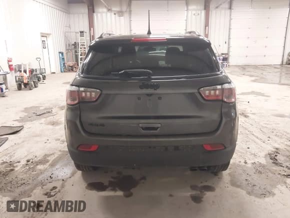 ✅ 2018 Jeep Compass Latitude • VIN: 3C4NJDBB2JT402261 • Lot: 43663748. Listed on IAAI with 124,976 mi. Free auction sales archive from the USA and detailed vehicle history report at DreamBid. Image 16.
