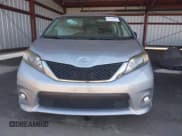 ✅ 2014 Toyota Sienna SE • VIN: 5TDXK3DC3ES495233 • Lot: 43173582. Wystawiony na IAAI z przebiegiem Nie podano. Bezpłatny archiwum sprzedaży aukcyjnych z USA i szczegółowy raport historii pojazdu na DreamBid. Zdjęcie 12.