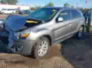 2013 Mitsubishi Outlander ES z VIN 4A4AR3AU3DE017955, wystawiony jako IAAI lot #43422506 z przebiegiem 153 214 mil mil oraz . Historia ofert i sprzedaży dostępna na DreamBid. Obrazek 2.