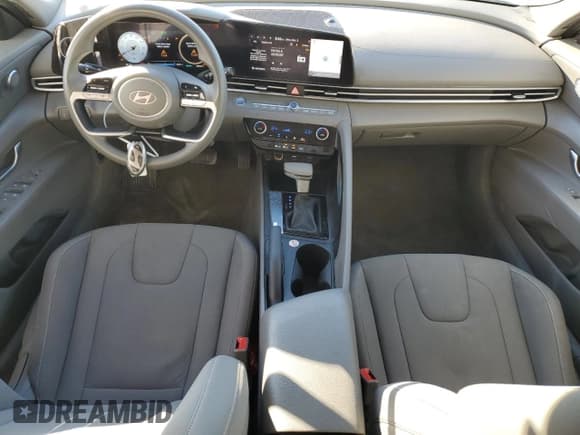 ✅ 2024 Hyundai Elantra SEL • VIN: KMHLM4DG8RU663043 • Lot: 91246805. Wystawiony na Copart z przebiegiem 39 494 mil. Bezpłatny archiwum sprzedaży aukcyjnych z USA i szczegółowy raport historii pojazdu na DreamBid. Zdjęcie 8.