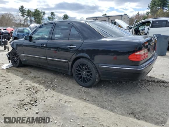 ✅ 2001 Mercedes-Benz E 320/430 4 Matic • VIN: WDBJF82J11X061470 • Лот: 52967185. Опубликован ранее на Copart с пробегом 131 801 миль. Бесплатный доступ к архиву аукционных продаж из США и подробный отчёт об истории автомобиля на DreamBid. Изображение 2.