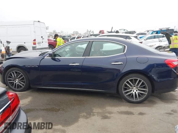 ✅ 2019 Maserati Ghibli • VIN: ZAM57XSA4K1325856 • Lot: 43358143. Wystawiony na IAAI z przebiegiem 44 410 mil. Bezpłatny archiwum sprzedaży aukcyjnych z USA i szczegółowy raport historii pojazdu na DreamBid. Zdjęcie 14.