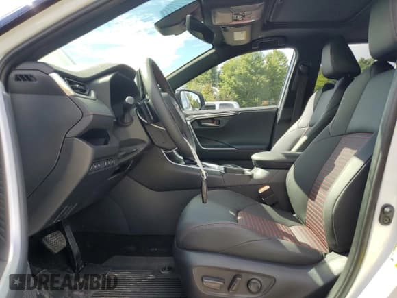 ✅ 2024 Toyota RAV4 XSE • VIN: JTMEB3FV5RD200575 • Лот: 84214365. Опубликован ранее на Copart с пробегом 11 929 миль. Бесплатный доступ к архиву аукционных продаж из США и подробный отчёт об истории автомобиля на DreamBid. Изображение 7.