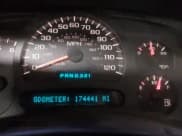 ✅ 2003 Chevrolet Silverado 2500HD LS • VIN: 1GCHK29U53E244524 • Lot: 43876661. Wystawiony na IAAI z przebiegiem 174 441 mil. Bezpłatny archiwum sprzedaży aukcyjnych z USA i szczegółowy raport historii pojazdu na DreamBid. Zdjęcie 7.