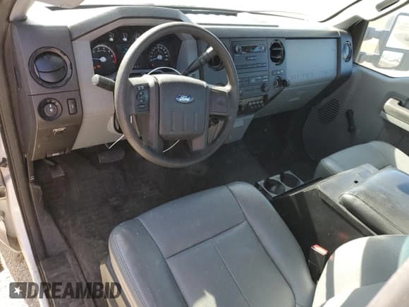 ✅ 2013 Ford F-250 XL • VIN: 1FTBF2A60DEB82233 • Lot: 66584335. Wystawiony na Copart z przebiegiem 58 429 mil. Bezpłatny archiwum sprzedaży aukcyjnych z USA i szczegółowy raport historii pojazdu na DreamBid. Zdjęcie 8.