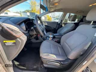 2017 Hyundai Santa Fe 2.4L z VIN 5XYZTDLB2HG405673, wystawiony jako Copart lot #89664285 z przebiegiem 156 571 mil mil oraz Czysty tytuł • Clean title. Historia ofert i sprzedaży dostępna na DreamBid. Obrazek 5.