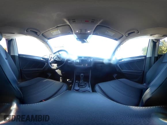 ✅ 2022 Volkswagen Tiguan SE • VIN: 3VV2B7AX4NM157074 • Lot: 43067043. Wystawiony na IAAI z przebiegiem 51 131 mil. Bezpłatny archiwum sprzedaży aukcyjnych z USA i szczegółowy raport historii pojazdu na DreamBid. Zdjęcie 19.