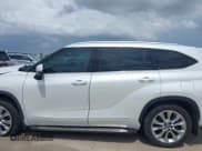 ✅ 2023 Toyota Highlander L • VIN: 5TDKDRAH4PS032141 • Lot: 42476982. Listed on IAAI with 24,327 mi. Free auction sales archive from the USA and detailed vehicle history report at DreamBid. Image 15.