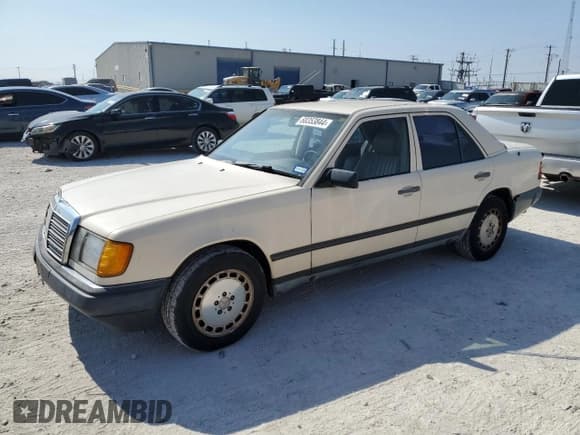 ✅ 1988 Mercedes-Benz 260 • VIN: WDBEA26D1JA665055 • Lot: 68353844. Wystawiony na Copart z przebiegiem 249 287 mil. Bezpłatny archiwum sprzedaży aukcyjnych z USA i szczegółowy raport historii pojazdu na DreamBid. Zdjęcie 1.