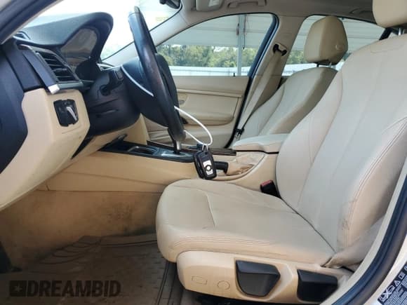 ✅ 2015 BMW 3 Series 320i xDrive • VIN: WBA3C3G56FNS73069 • Лот: 80637165. Опубликован ранее на Copart с пробегом 185 372 миль. Бесплатный доступ к архиву аукционных продаж из США и подробный отчёт об истории автомобиля на DreamBid. Изображение 7.