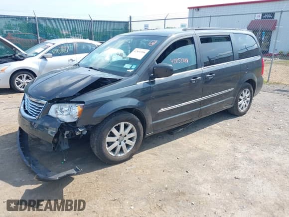 ✅ 2011 Chrysler Town & Country Touring L • VIN: 2A4RR8DG8BR617815 • Lot: 42852388. Listed on IAAI with 116,509 mi. Free auction sales archive from the USA and detailed vehicle history report at DreamBid. Image 17.