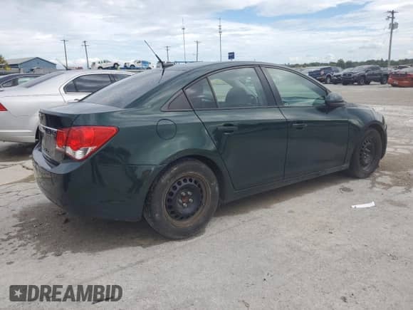 2014 Chevrolet Cruze LS z VIN 1G1PA5SG8E7452398, wystawiony jako Copart lot #84422375 z przebiegiem 101 808 mil mil oraz Nie do naprawy • Non repairable. Historia ofert i sprzedaży dostępna na DreamBid. Obrazek 3.