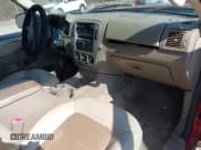 ✅ 2004 Ford Explorer XLT • VIN: 1FMZU73E04UC09390 • Lot: 41798881. Wystawiony na IAAI z przebiegiem 131 802 mil. Bezpłatny archiwum sprzedaży aukcyjnych z USA i szczegółowy raport historii pojazdu na DreamBid. Zdjęcie 5.