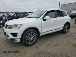 ✅ 2015 Volkswagen Touareg Sport • VIN: WVGEF9BPXFD005917 • Lot: 93204715. Listed on Copart with 124,807 mi. Free auction sales archive from the USA and detailed vehicle history report at DreamBid. Image 1.