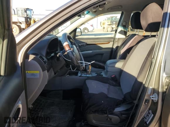 ✅ 2011 Hyundai Santa Fe GLS • VIN: 5XYZGDAGXBG018539 • Lot: 82116524. Listed on Copart with 181,018 mi. Free auction sales archive from the USA and detailed vehicle history report at DreamBid. Image 7.