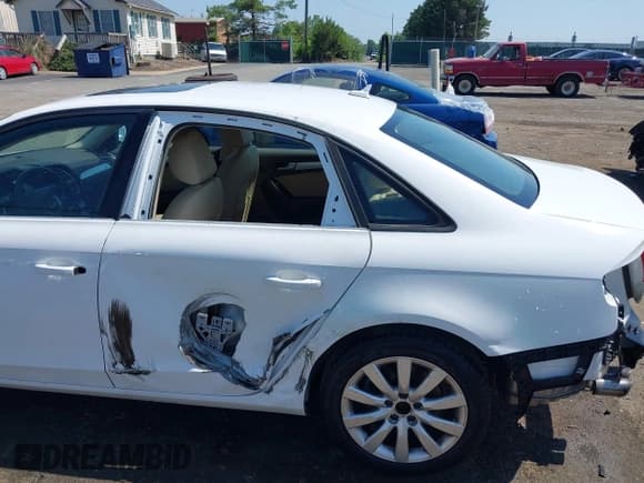 ✅ 2014 Audi A4 Premium • VIN: WAUBFAFL8EN018199 • Лот: 42512174. Опубликован ранее на IAAI с пробегом 106 038 миль. Бесплатный доступ к архиву аукционных продаж из США и подробный отчёт об истории автомобиля на DreamBid. Изображение 6.