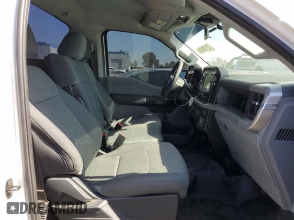 ✅ 2022 Ford F-150 XL • VIN: 1FTMF1CP7NKE48777 • Lot: 73188894. Wystawiony na Copart z przebiegiem 66 338 mil. Bezpłatny archiwum sprzedaży aukcyjnych z USA i szczegółowy raport historii pojazdu na DreamBid. Zdjęcie 10.