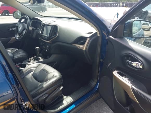 ✅ 2018 Jeep Cherokee Limited • VIN: 1C4PJMDB2JD617487 • Lot: 42301569. Listed on IAAI with 133,577 mi. Free auction sales archive from the USA and detailed vehicle history report at DreamBid. Image 5.