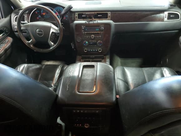 ✅ 2007 GMC Yukon Denali • VIN: 1GKFK638X7J187636 • Lot: 63828455. Wystawiony na Copart z przebiegiem 181 126 mil. Bezpłatny archiwum sprzedaży aukcyjnych z USA i szczegółowy raport historii pojazdu na DreamBid. Zdjęcie 8.