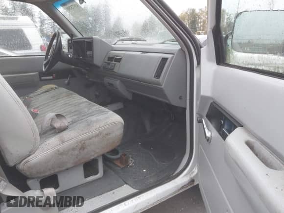 1994 Chevrolet Silverado 1500 z VIN 1GCEK14Z9RZ113856, wystawiony jako IAAI lot #43573290 z przebiegiem 247 761 mil mil oraz . Historia ofert i sprzedaży dostępna na DreamBid. Obrazek 5.