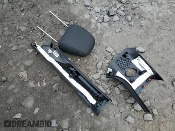 ✅ 2020 Ford Police Interceptor Utility • VIN: 1FM5K8AB1LGD02192 • Lot: 92285365. Wystawiony na Copart z przebiegiem Nie podano. Bezpłatny archiwum sprzedaży aukcyjnych z USA i szczegółowy raport historii pojazdu na DreamBid. Zdjęcie 13.