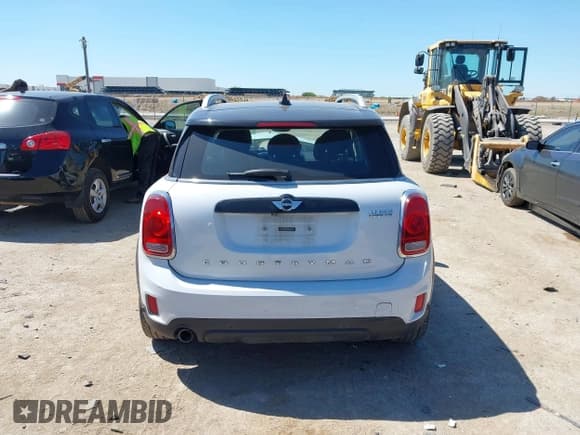 ✅ 2018 MINI Countryman Cooper • VIN: WMZYV5C37J3E03421 • Lot: 42238016. Wystawiony na IAAI z przebiegiem 93 810 mil. Bezpłatny archiwum sprzedaży aukcyjnych z USA i szczegółowy raport historii pojazdu na DreamBid. Zdjęcie 16.