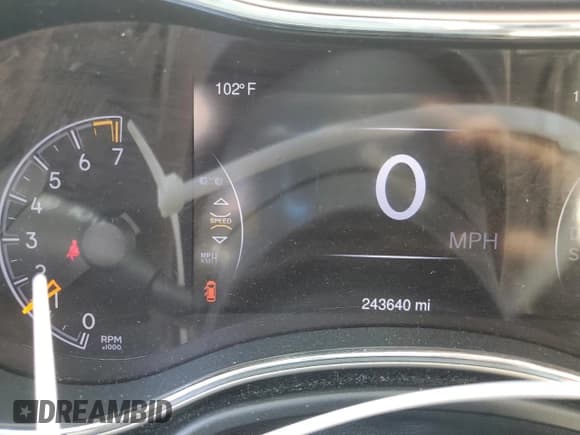 ✅ 2015 Jeep Grand Cherokee Limited • VIN: 1C4RJEBGXFC737211 • Lot: 70911715. Listed on Copart with 243,640 mi. Free auction sales archive from the USA and detailed vehicle history report at DreamBid. Image 9.