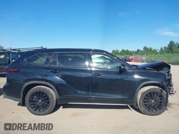 ✅ 2024 Toyota Highlander LE • VIN: 5TDKDRBHXRS533343 • Лот: 42776979. Опубликован ранее на IAAI с пробегом 15 547 миль. Бесплатный доступ к архиву аукционных продаж из США и подробный отчёт об истории автомобиля на DreamBid. Изображение 14.