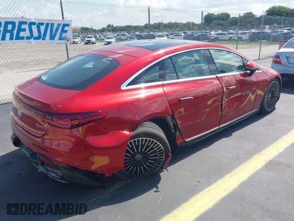 ✅ 2022 Mercedes-Benz EQS 580 • VIN: W1KCG4EB1NA013258 • Lot: 42449191. Listed on IAAI with 24,187 mi. Free auction sales archive from the USA and detailed vehicle history report at DreamBid. Image 4.