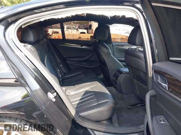 ✅ 2019 BMW 5 Series 530i xDrive • VIN: WBAJA7C51KWC77807 • Lot: 42695407. Listed on IAAI with 74,747 mi. Free auction sales archive from the USA and detailed vehicle history report at DreamBid. Image 8.