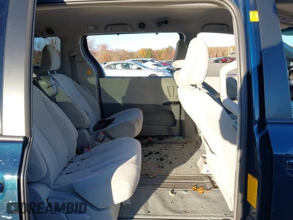 ✅ 2012 Toyota Sienna LE • VIN: 5TDKK3DC7CS229883 • Lot: 43592199. Wystawiony na IAAI z przebiegiem 115 659 mil. Bezpłatny archiwum sprzedaży aukcyjnych z USA i szczegółowy raport historii pojazdu na DreamBid. Zdjęcie 8.