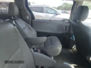 ✅ 2017 Toyota Sienna XLE Auto Access Seat • VIN: 5TDYZ3DC4HS886900 • Lot: 89442405. Wystawiony na Copart z przebiegiem 176 078 mil. Bezpłatny archiwum sprzedaży aukcyjnych z USA i szczegółowy raport historii pojazdu na DreamBid. Zdjęcie 11.