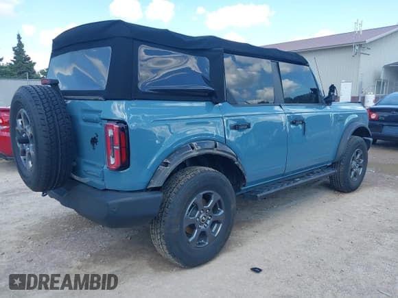 ✅ 2022 Ford Bronco • VIN: 1FMDE5BH8NLB72622 • Lot: 42974136. Wystawiony na IAAI z przebiegiem 17 065 mil. Bezpłatny archiwum sprzedaży aukcyjnych z USA i szczegółowy raport historii pojazdu na DreamBid. Zdjęcie 4.