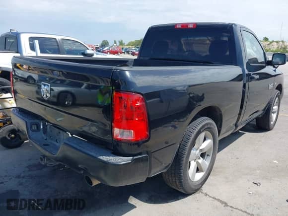 2013 Ram 1500 Express z VIN 3C6JR6AT8DG505511, wystawiony jako IAAI lot #43104315 z przebiegiem 306 996 mil mil oraz . Historia ofert i sprzedaży dostępna na DreamBid. Obrazek 4.