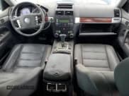 ✅ 2004 Volkswagen Touareg • VIN: WVGBC67L84D034233 • Lot: 80204815. Wystawiony na Copart z przebiegiem 178 720 mil. Bezpłatny archiwum sprzedaży aukcyjnych z USA i szczegółowy raport historii pojazdu na DreamBid. Zdjęcie 8.