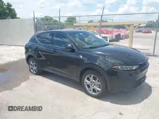 2024 Dodge Hornet R/T z VIN ZACPDFCW6R3A35730, wystawiony jako IAAI lot #42708536 z przebiegiem 23 026 mil mil oraz . Historia ofert i sprzedaży dostępna na DreamBid. Obrazek 1.