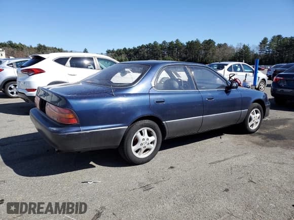✅ 1994 Lexus ES 300 • VIN: JT8GK13T1R0037008 • Lot: 53546615. Listed on Copart with 194,436 mi. Free auction sales archive from the USA and detailed vehicle history report at DreamBid. Image 3.