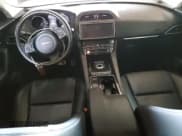 ✅ 2019 Jaguar F-Pace 25t • VIN: SADCS2FX9KA601836 • Lot: 56493255. Wystawiony na Copart z przebiegiem 80 825 mil. Bezpłatny archiwum sprzedaży aukcyjnych z USA i szczegółowy raport historii pojazdu na DreamBid. Zdjęcie 8.