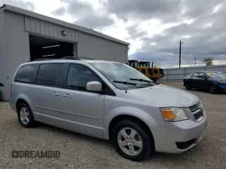 2010 Dodge Grand Caravan SXT z VIN 2D4RN5D10AR261437, wystawiony jako Copart lot #87382835 z przebiegiem 96 558 mil mil oraz Czysty tytuł • Clean title. Historia ofert i sprzedaży dostępna na DreamBid. Obrazek 4.