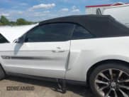 ✅ 2011 Ford Mustang GT Premium • VIN: 1ZVBP8FFXB5116551 • Lot: 43537933. Wystawiony na IAAI z przebiegiem 89 201 mil. Bezpłatny archiwum sprzedaży aukcyjnych z USA i szczegółowy raport historii pojazdu na DreamBid. Zdjęcie 14.