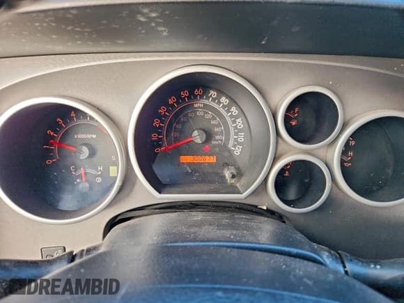 ✅ 2012 Toyota Sequoia SR5 • VIN: 5TDBY5G18CS057030 • Лот: 95695965. Опубликован ранее на Copart с пробегом 300 677 миль. Бесплатный доступ к архиву аукционных продаж из США и подробный отчёт об истории автомобиля на DreamBid. Изображение 9.