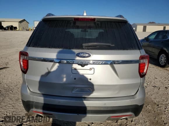 ✅ 2017 Ford Explorer XLT • VIN: 1FM5K8DH7HGA96559 • Lot: 92785215. Wystawiony na Copart z przebiegiem Nie podano. Bezpłatny archiwum sprzedaży aukcyjnych z USA i szczegółowy raport historii pojazdu na DreamBid. Zdjęcie 6.