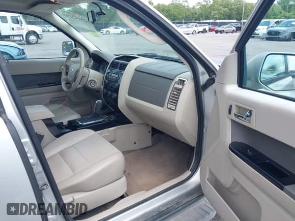 ✅ 2009 Ford Escape Hybrid • VIN: 1FMCU49399KB18857 • Lot: 42502324. Wystawiony na IAAI z przebiegiem 227 828 mil. Bezpłatny archiwum sprzedaży aukcyjnych z USA i szczegółowy raport historii pojazdu na DreamBid. Zdjęcie 5.